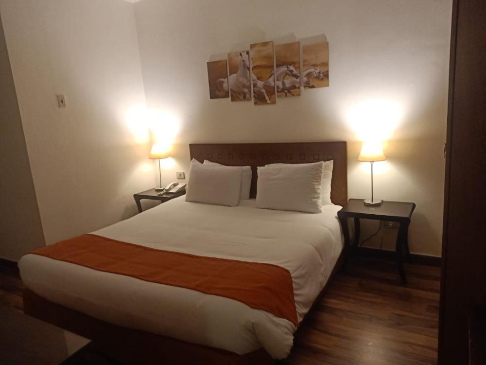 Golden Carven Hotel