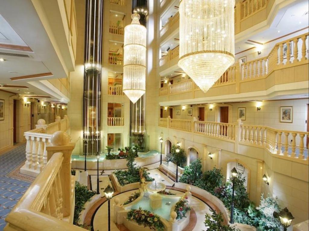 Carlton Palace Hotel