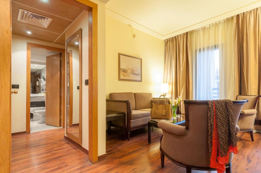 Le Commodore Hotel