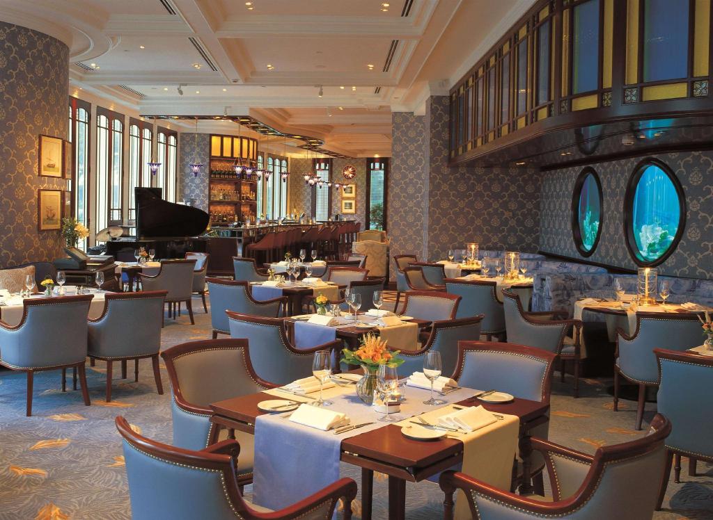 Island Shangri-La Hotel