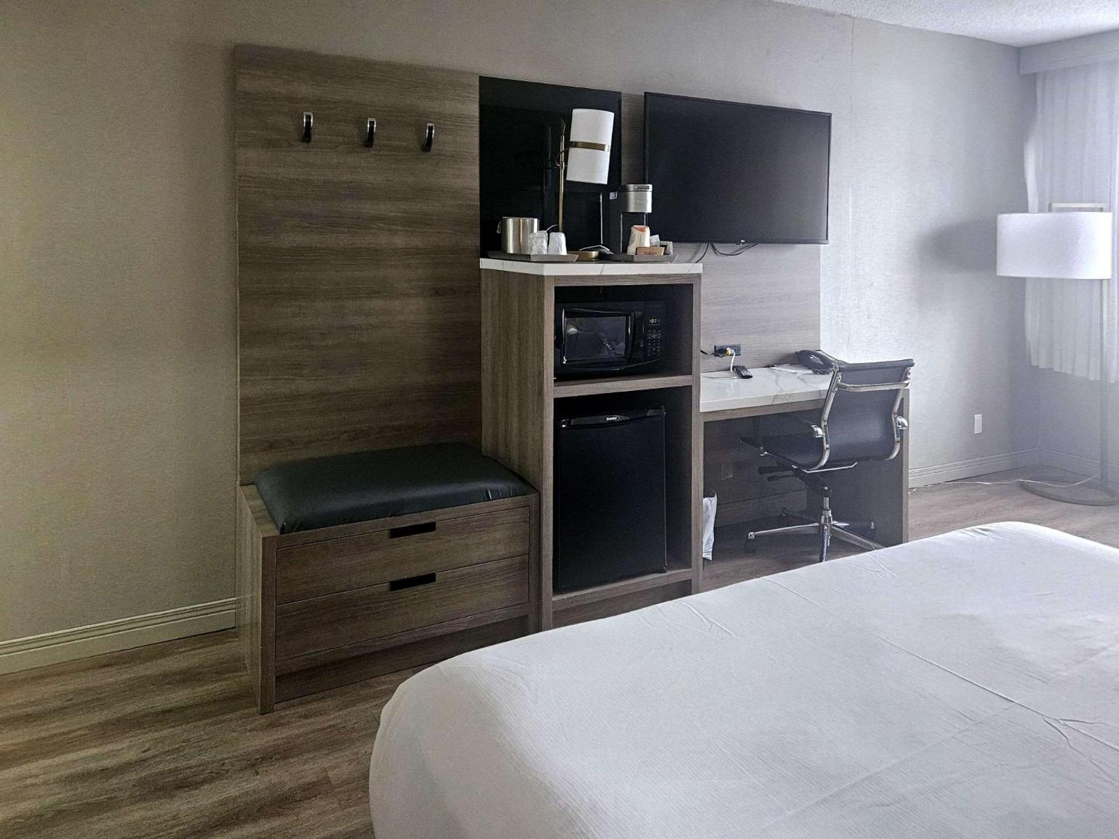 Best Western Montreal Aéroport-Airport Hotel