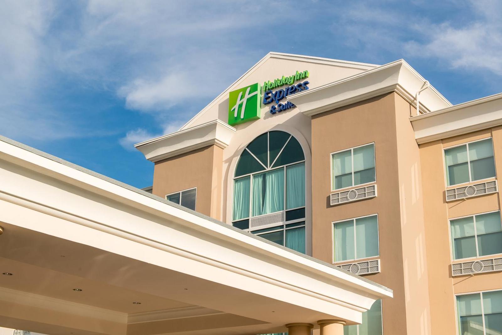 Holiday Inn Express & Suites Columbia-I-26 @ Harbison Blvd