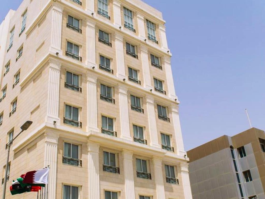 Strato Hotel By Warwick
