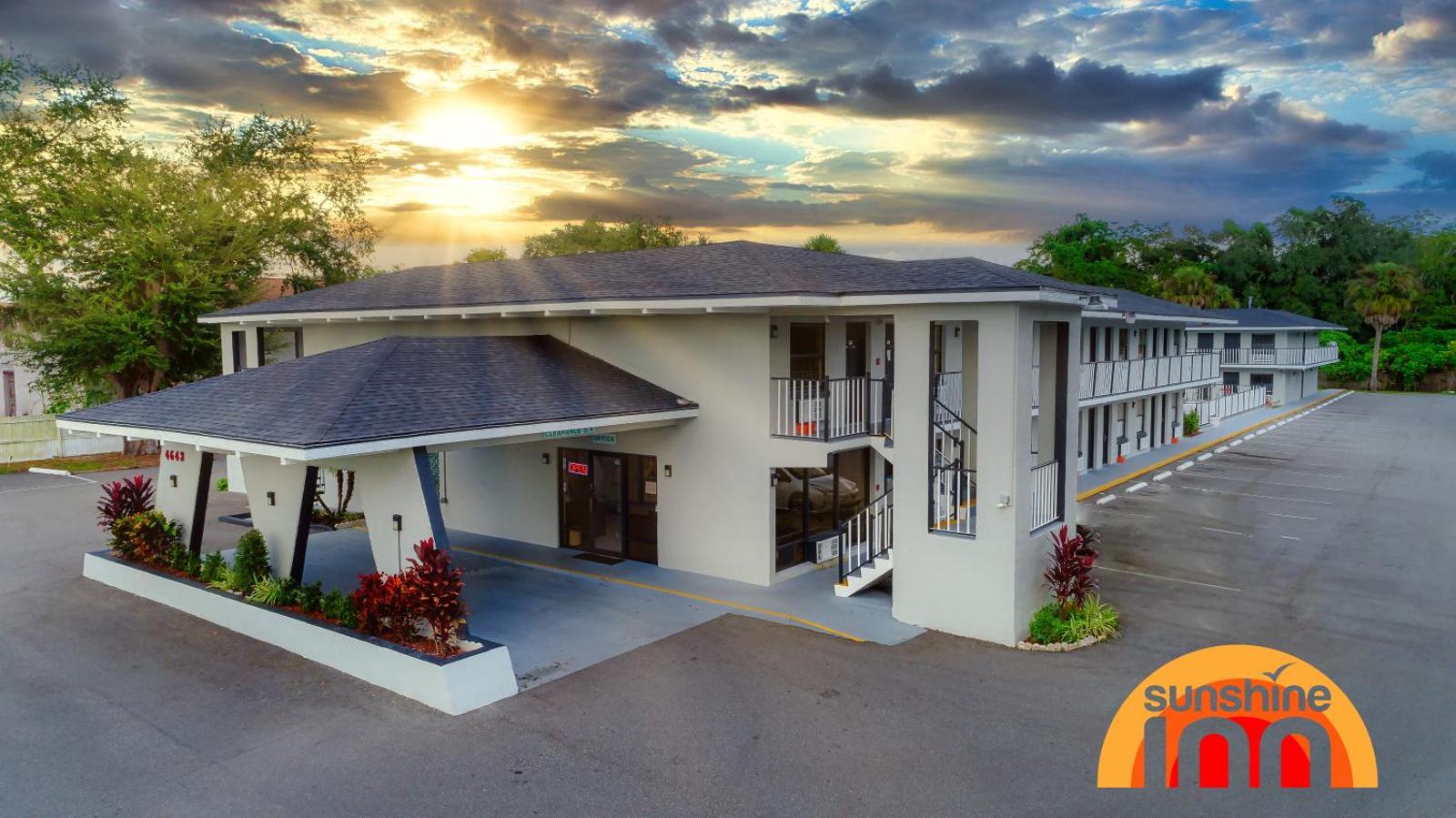 Sun State Inn & Suites