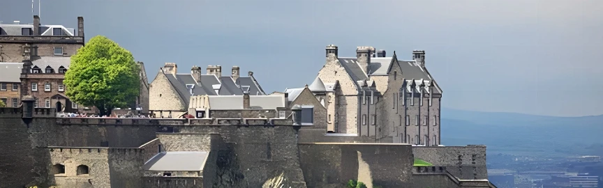 Luxury Stays Near Edinburgh Castle: Indulge in Style and History