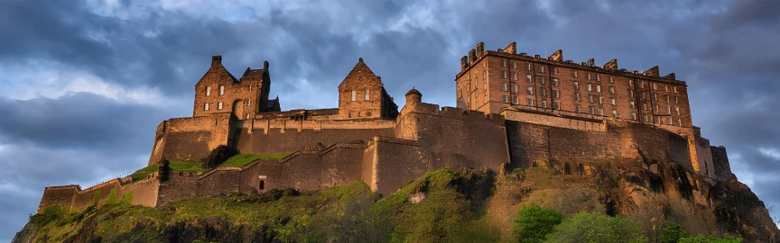 Romantic Escapes: Cozy Hotels Near Edinburgh Castle for Couples