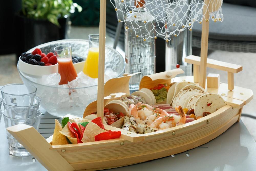 Kimpton Surfcomber Hotel