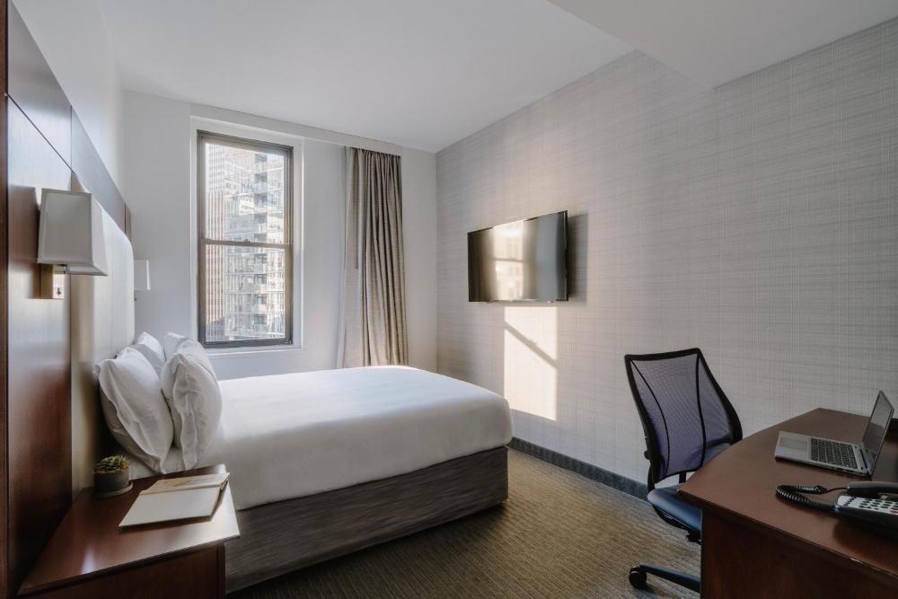 Club Quarters Hotel, Wacker at Michigan