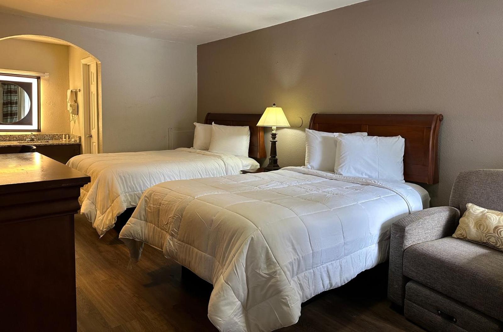 Super 8 by Wyndham Raleigh