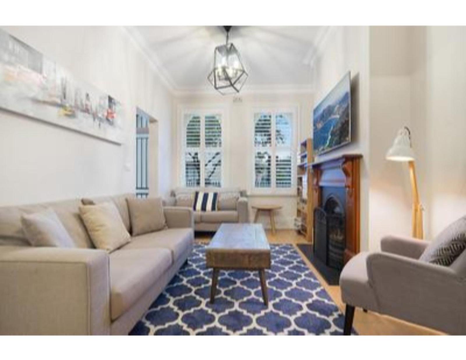 Elegant Renovated Terrace Close To City