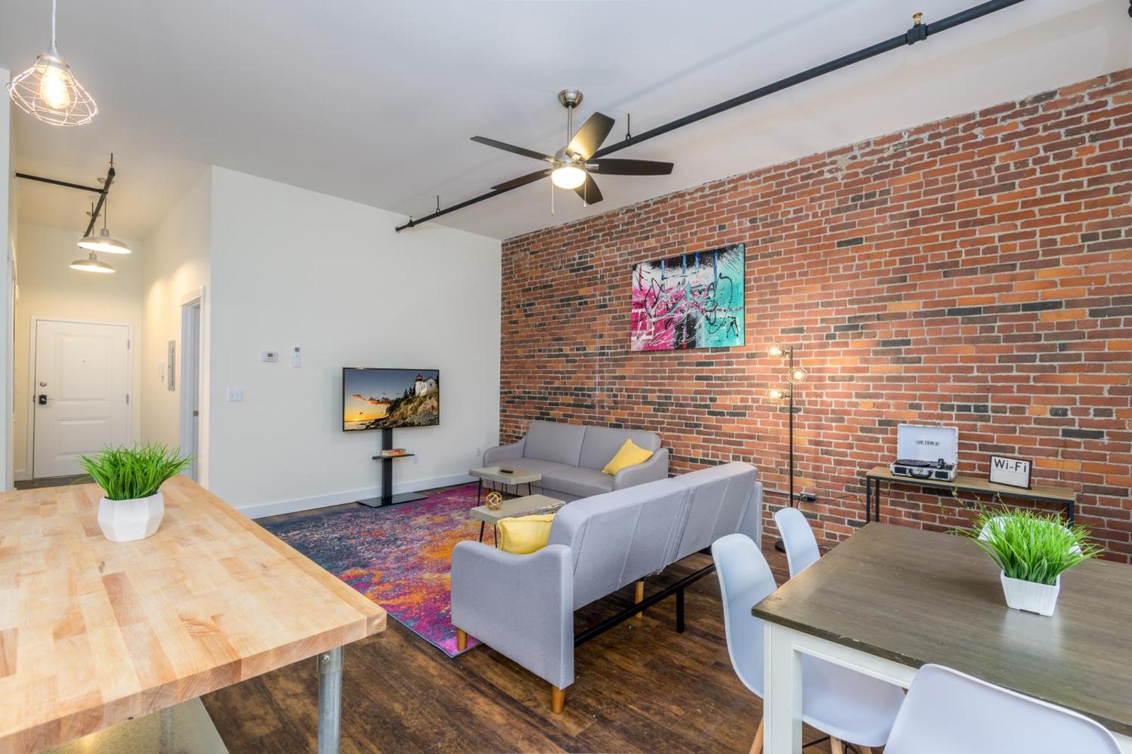 Downtown Bangor Luxury Apartment